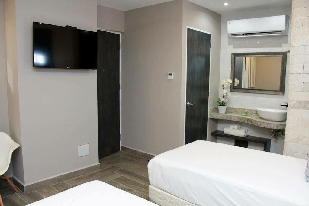 Bfh Attraction Deluxe Hotel Playa del Carmen Buitenkant foto